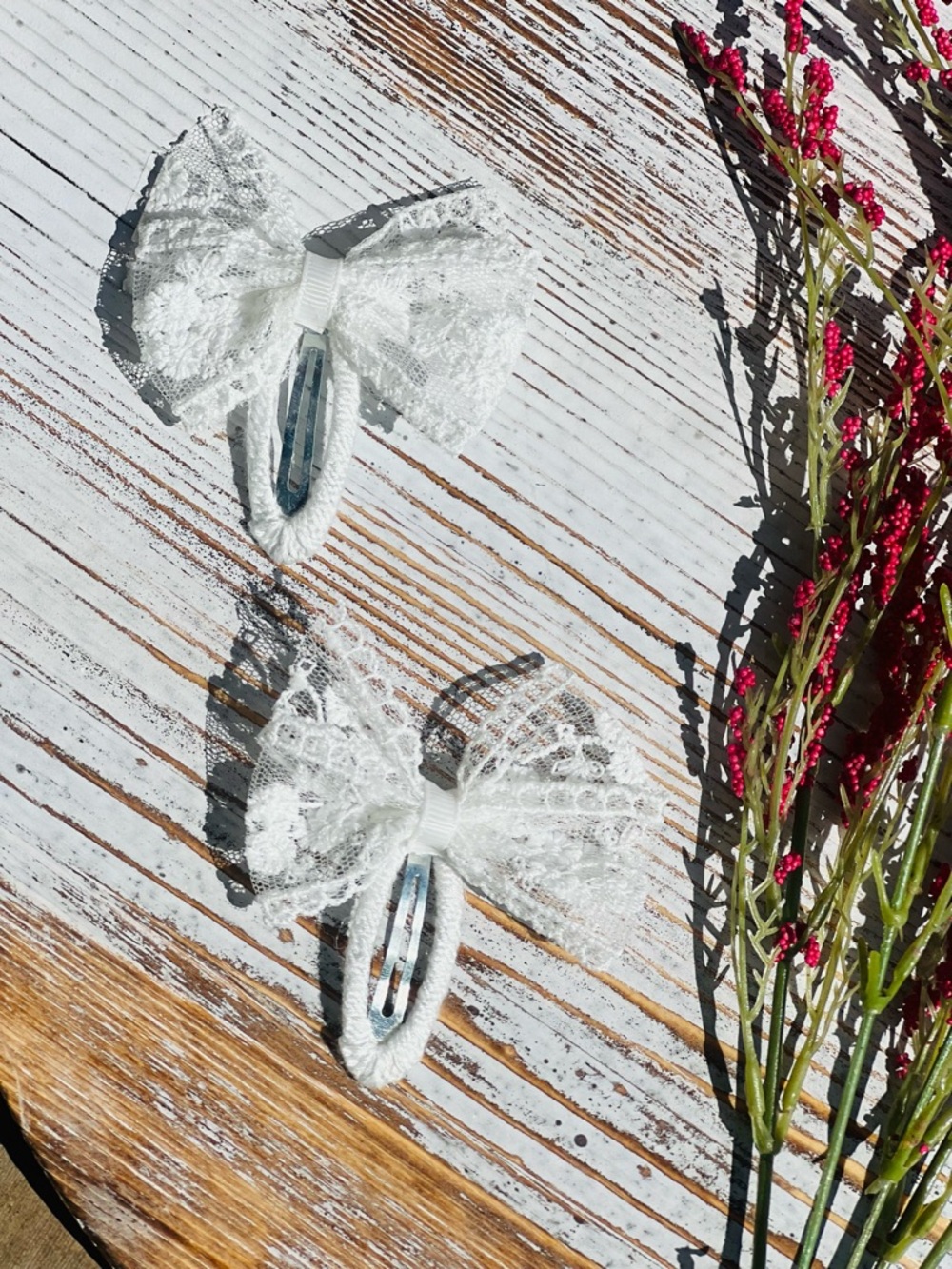 White Lace Bow Hair Clips for Kids - Charming Accessory - Picture 4 of 11